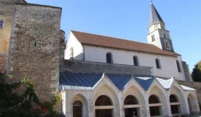 Le Puits Fortifie Salives Exteriör bild