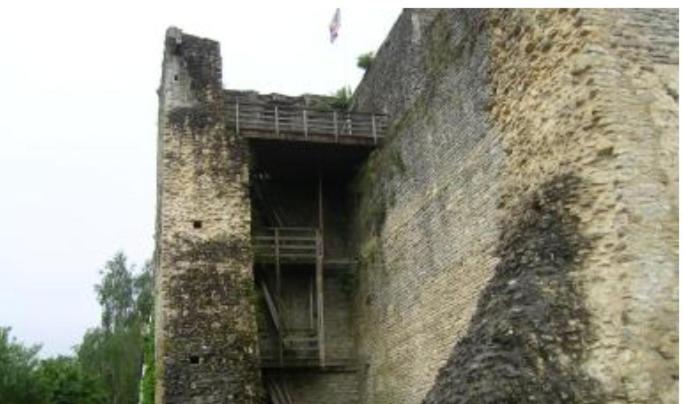 Le Puits Fortifie Salives Exteriör bild