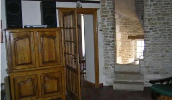 Le Puits Fortifie Salives Exteriör bild